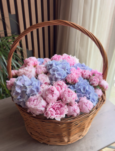 Преміальний букет від Bee Flowers Atelier з доставкою в Нідерландах і Бельгії