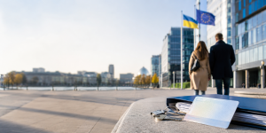 Перехід українців з тимчасового захисту на довгостроковий статус у ЄС