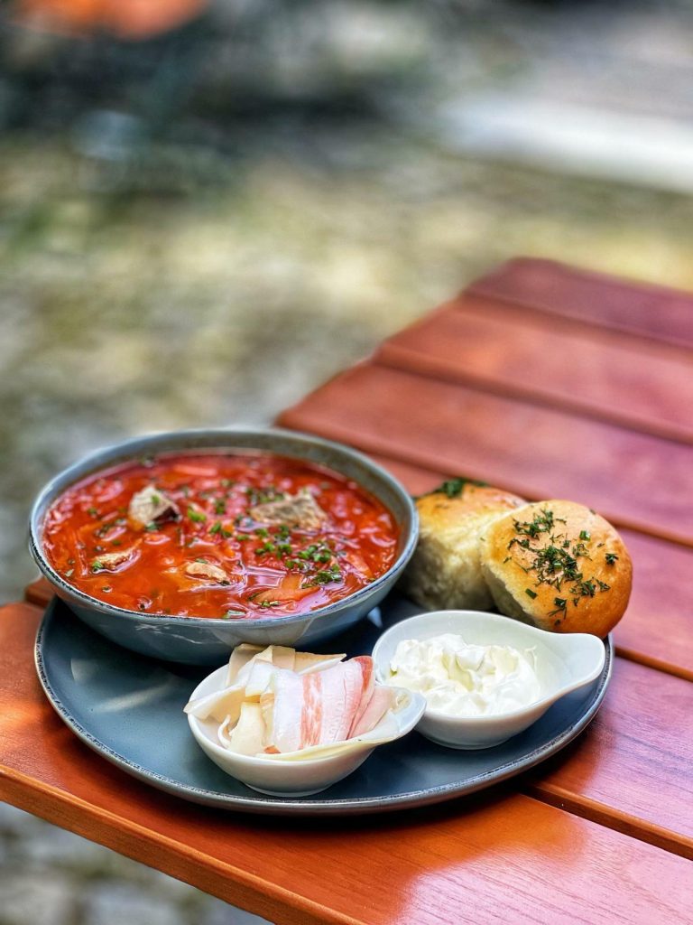 Борщ із пампушками в ресторані DRUZI, Pullach біля Мюнхена